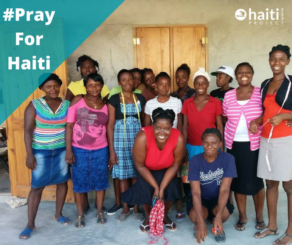 Students in our Môle-Saint-Nicolas sewing program.