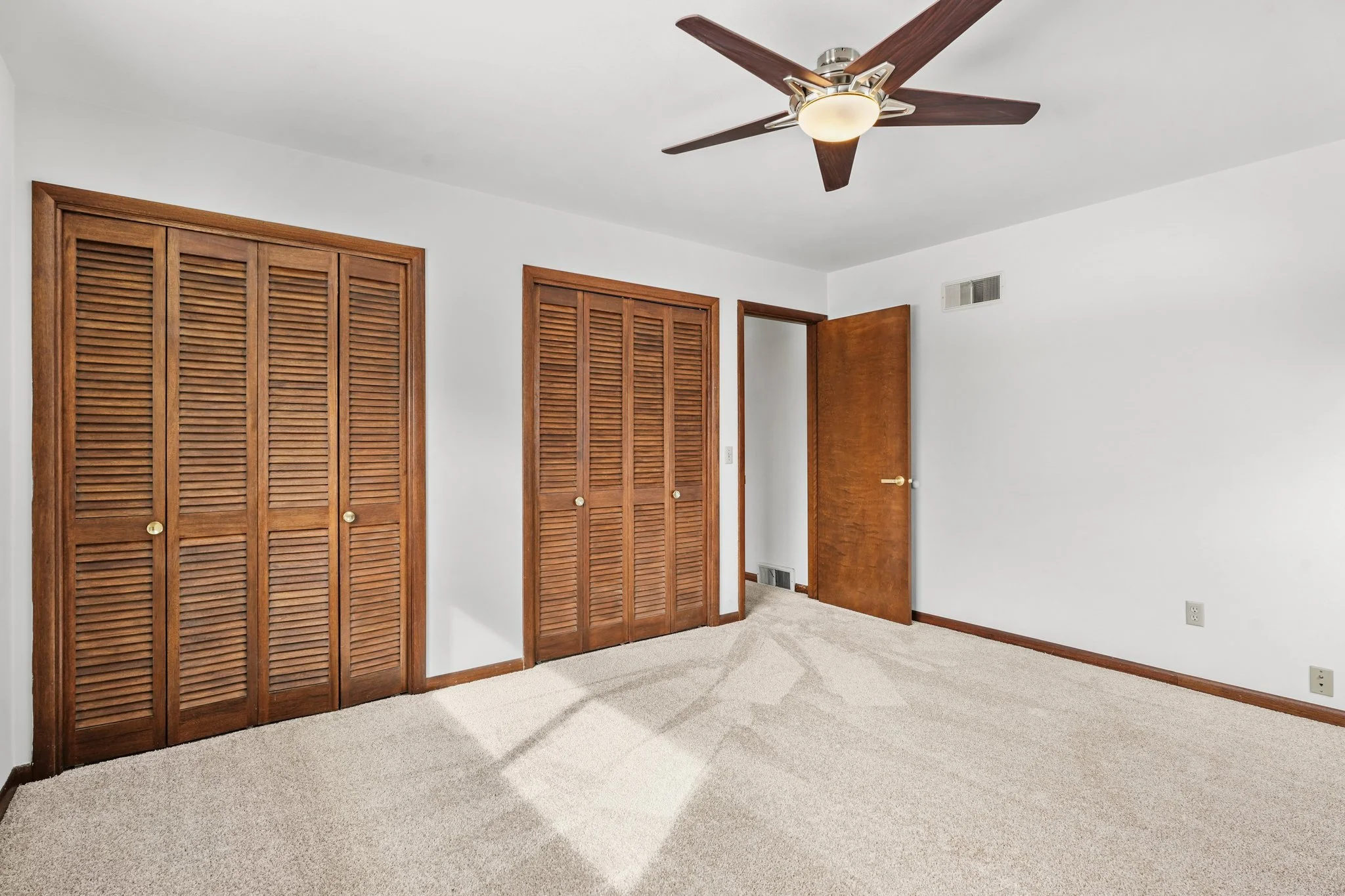 27-web-or-mls-421-n-nine-mound-rd.jpg