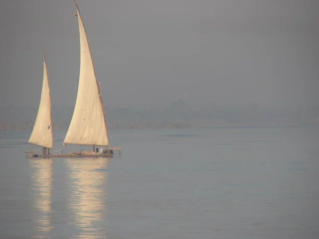 17Nile-dawn-sail.jpg