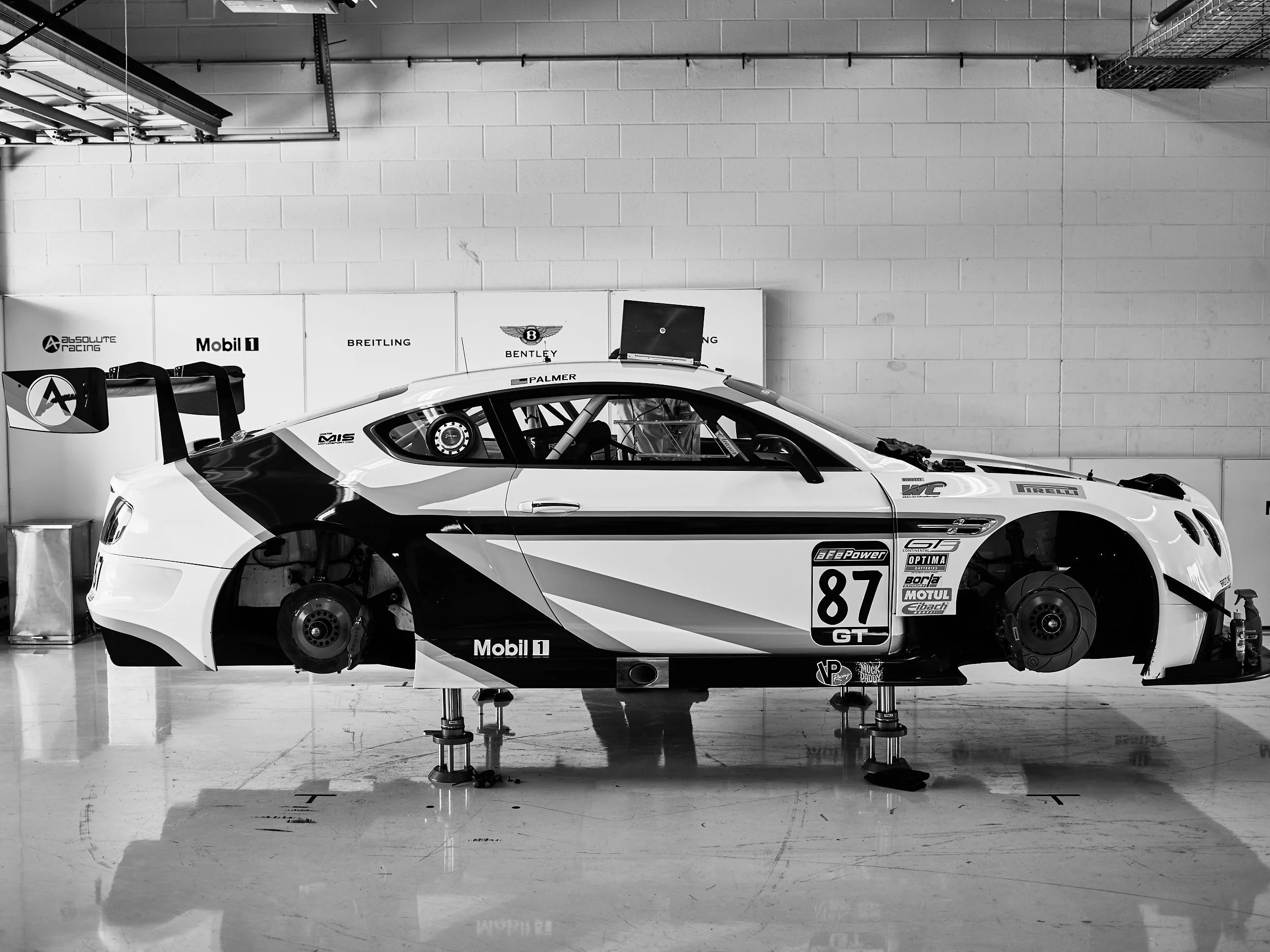 CF042885..racing.jpg