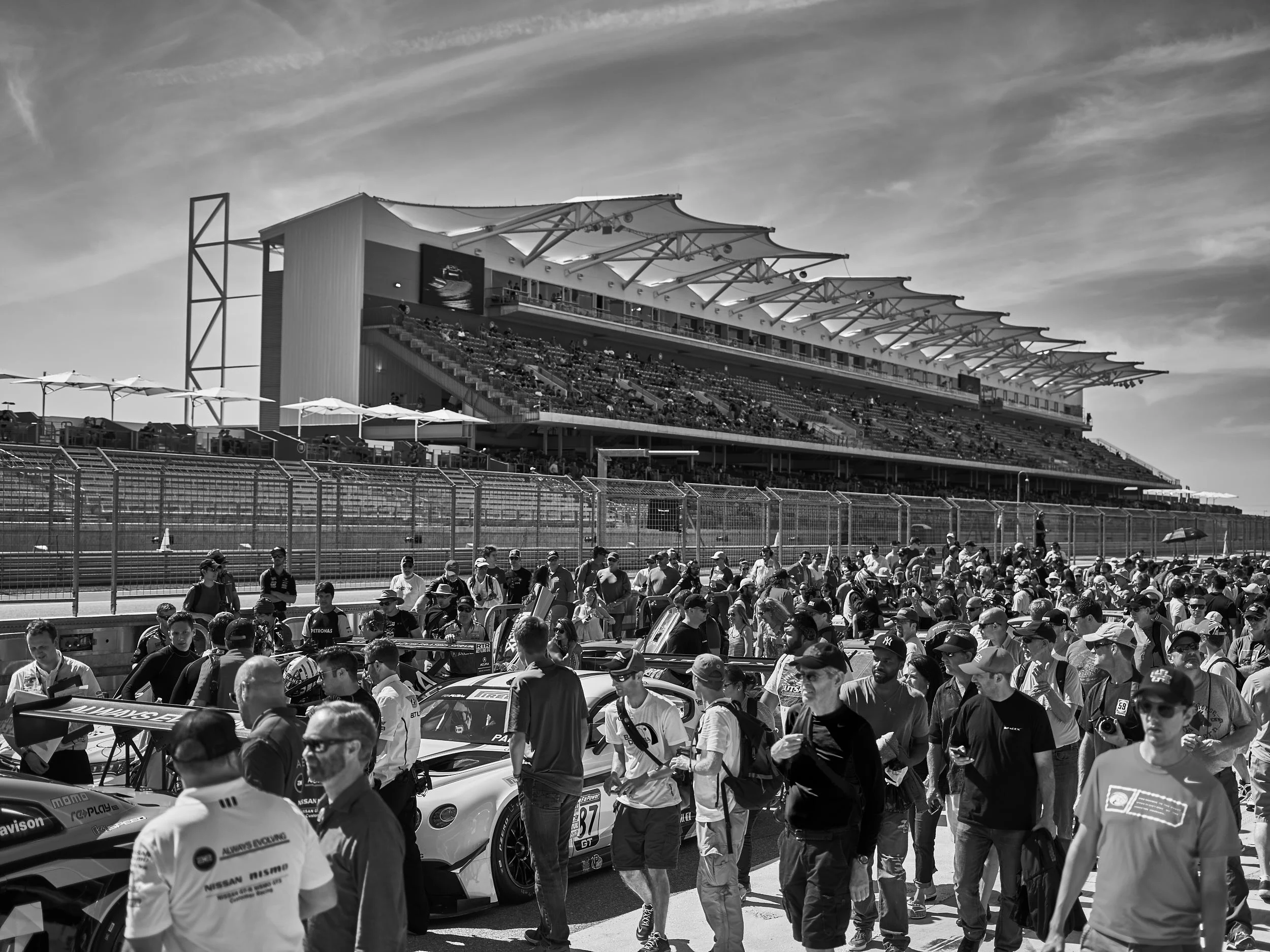 CF043090..racing.jpg