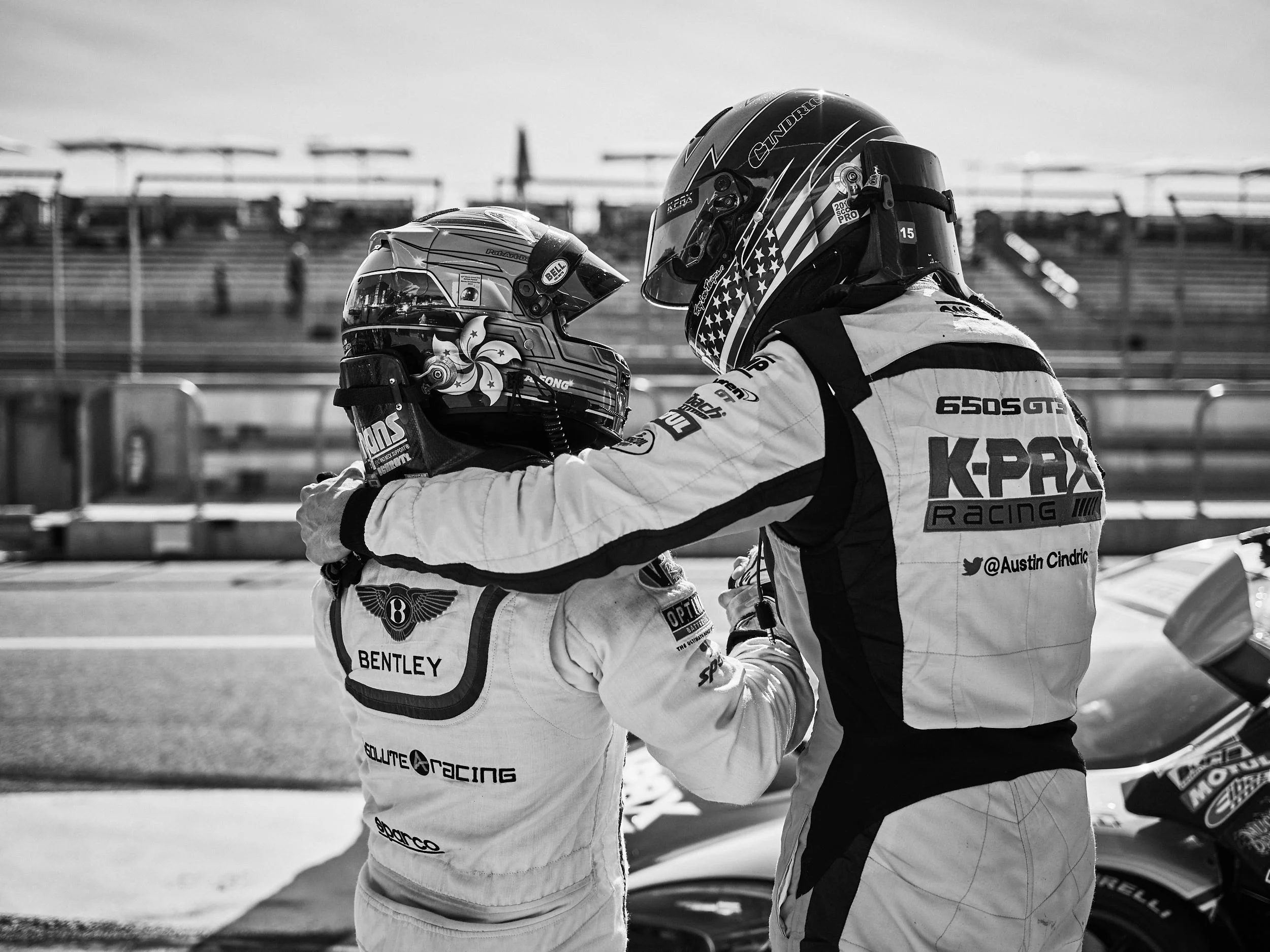 CF043106..racing.jpg