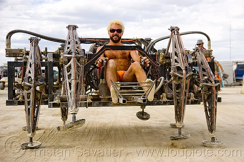 mondo-spider-walking-machine-burning-man-3911824468.jpg