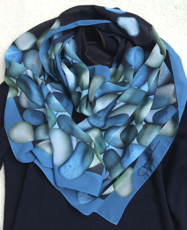 BlueGreenSeaglassNeckdetail.jpg