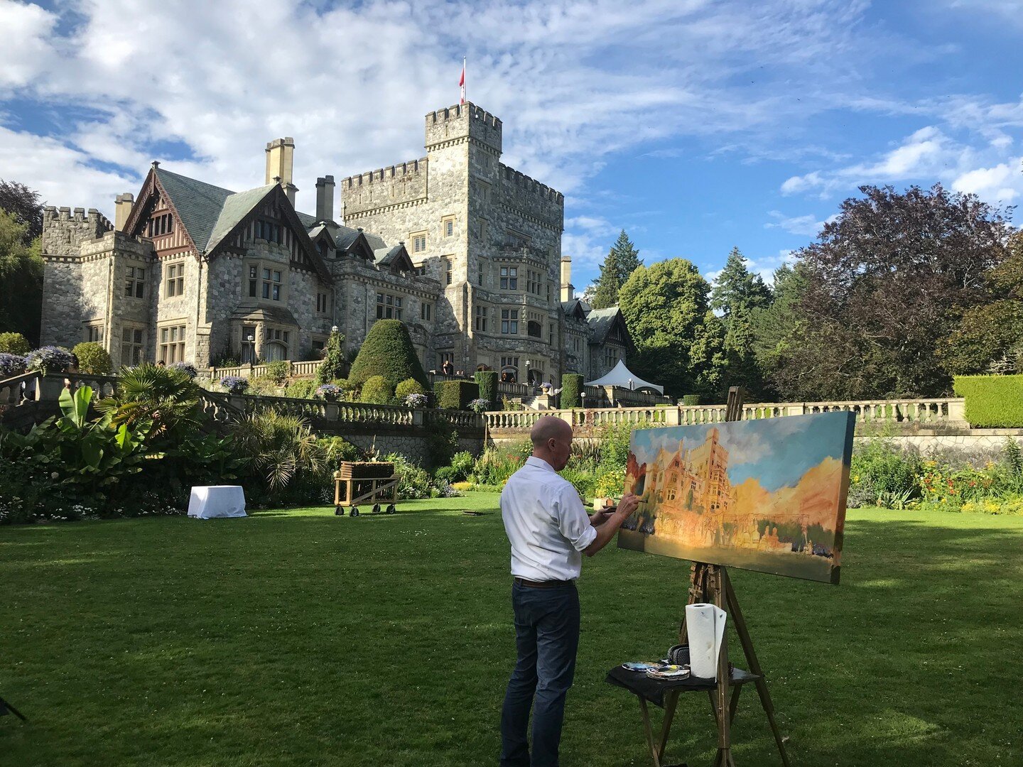 Capturing love on canvas, brushstroke by brushstroke. 🎨  #HatleyCastleWedding #LiveWeddingPainter #WeddingPainterVancouver #PaintMyWedding