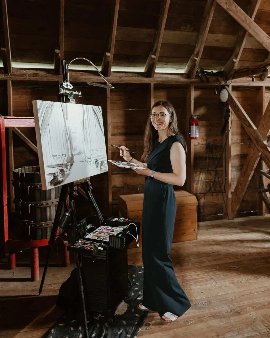 Reminder that I am physically incapable of photographing my own work in progress. The second I start painting, the rest of the world disappears. Lucky for me, @megkristinaphotos was there to catch it. These shots are stunning. 

#liveweddingpainter #