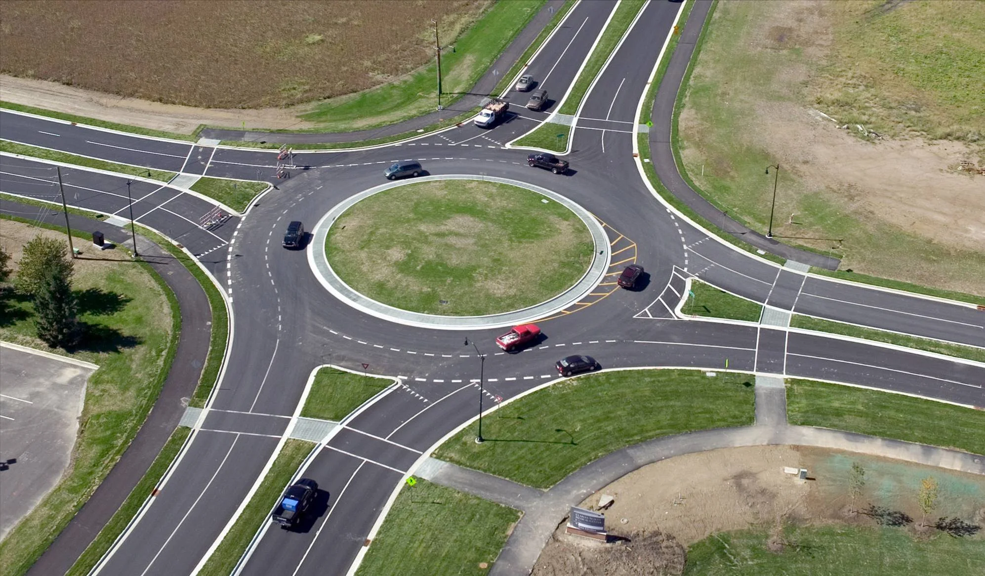 Proper Driving Etiquette for a Roundabout