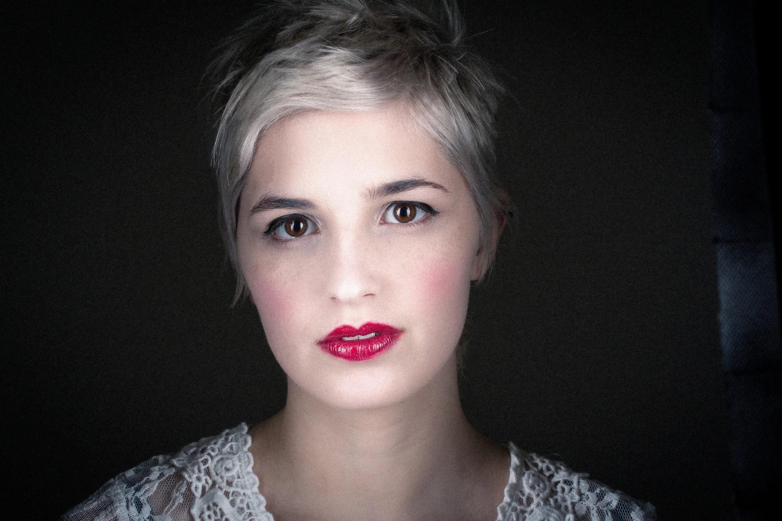 sarah-make-up-348_grain_forweb.jpg