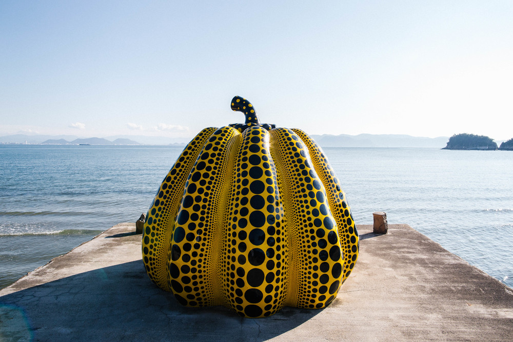  Yayoi Kusama, Pumpkin is a part of Benesse House Museum 