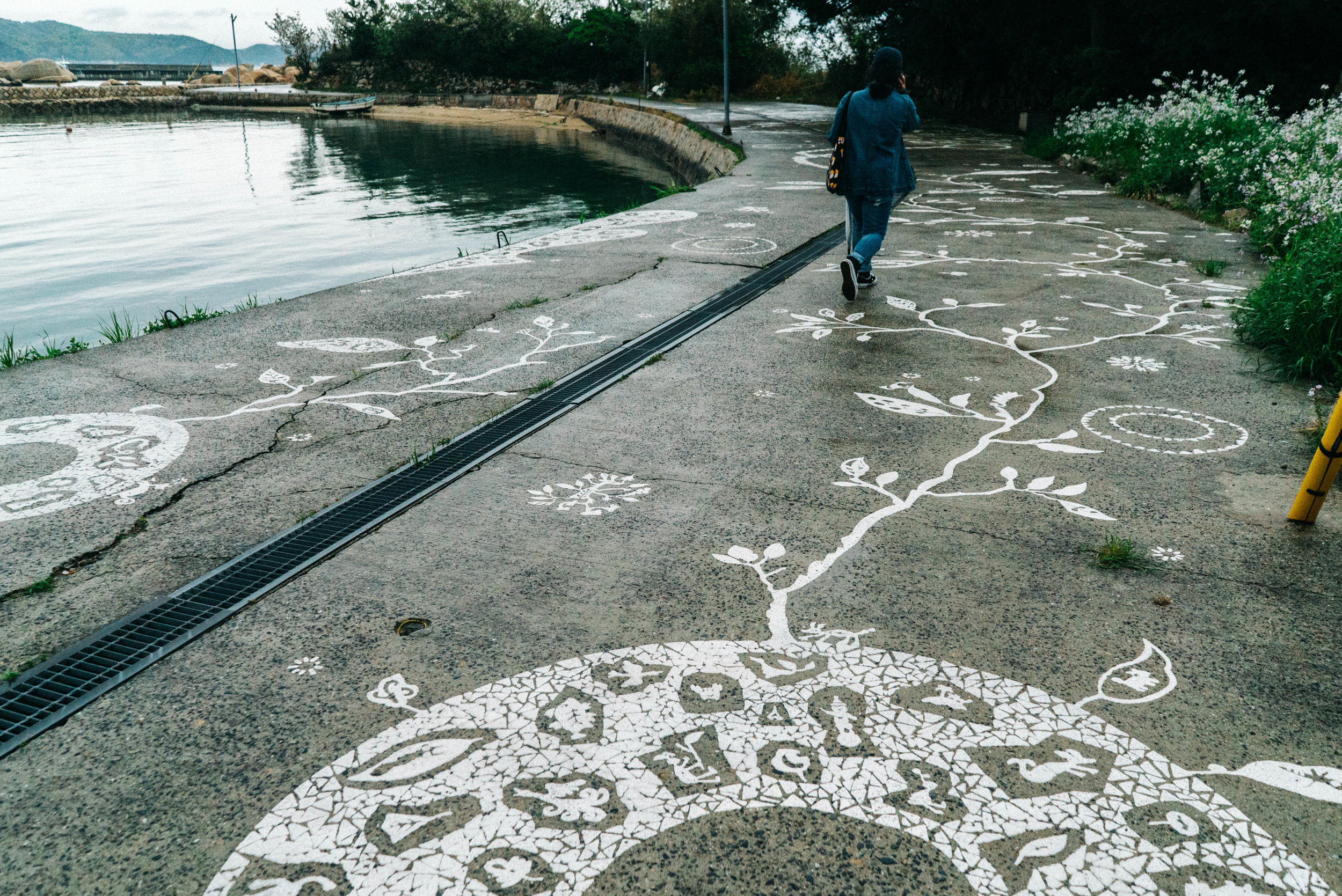  art along the pavement near Inujima port 