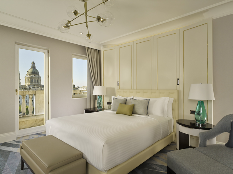 2-TheRitzCarltonBudapest_ClubJuniorSuite_Bedroom.jpg