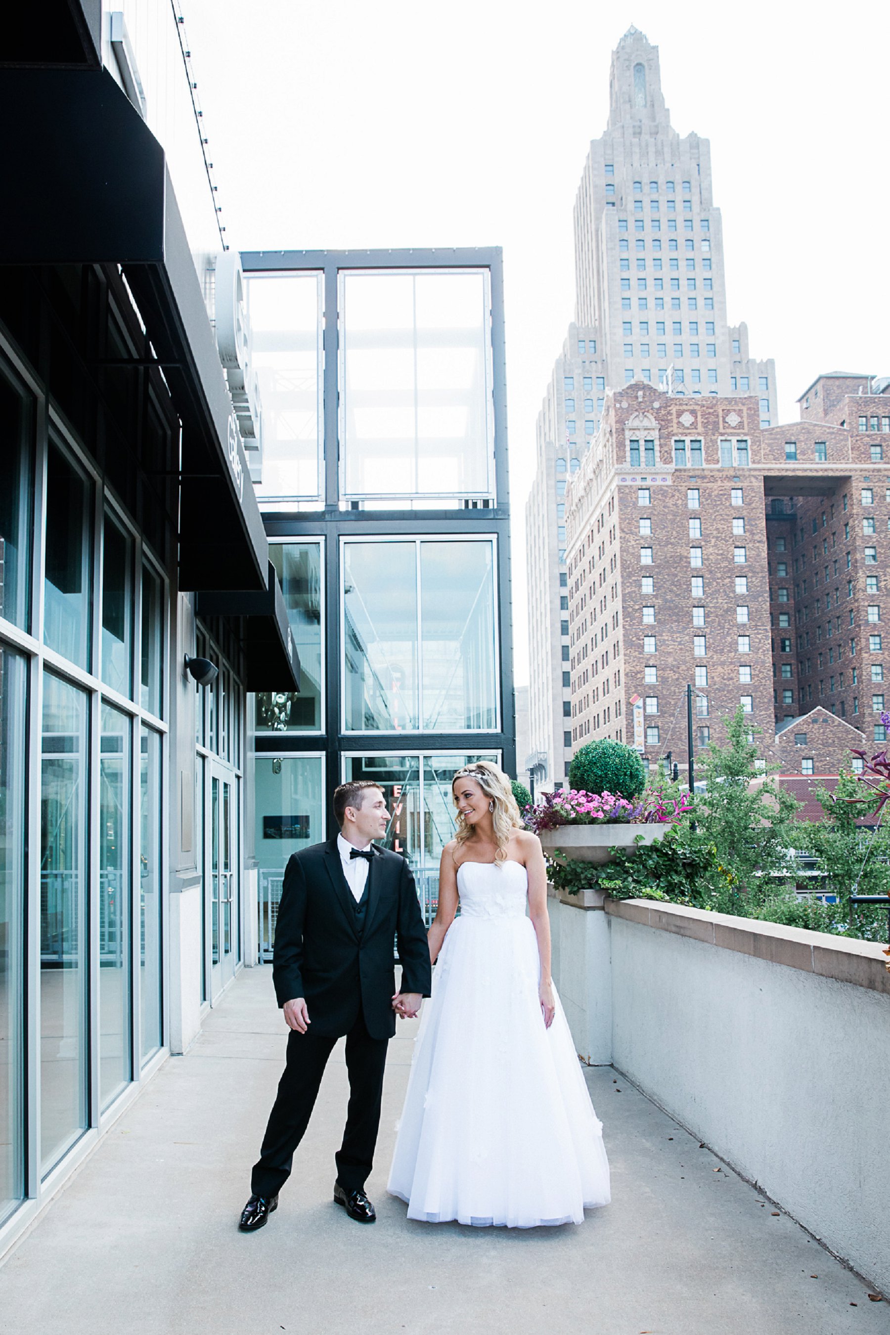 Bride and Groom Skyline Photography | Best Kansas Wedding Photographer Merry Ohler