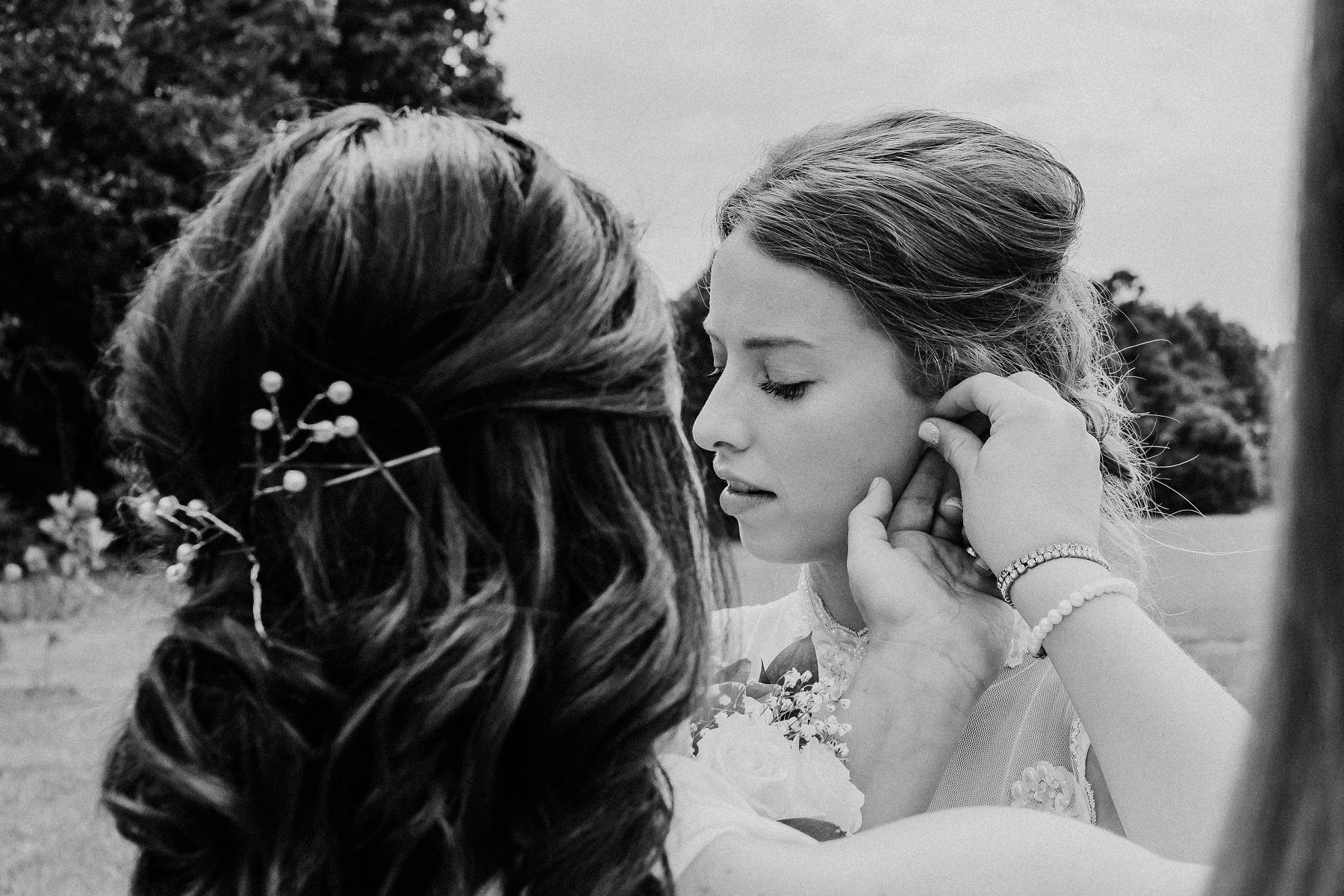 Outdoor Summer Wedding Photography in Kansas City by Merry Ohler, wedding photographer kansas city - 17