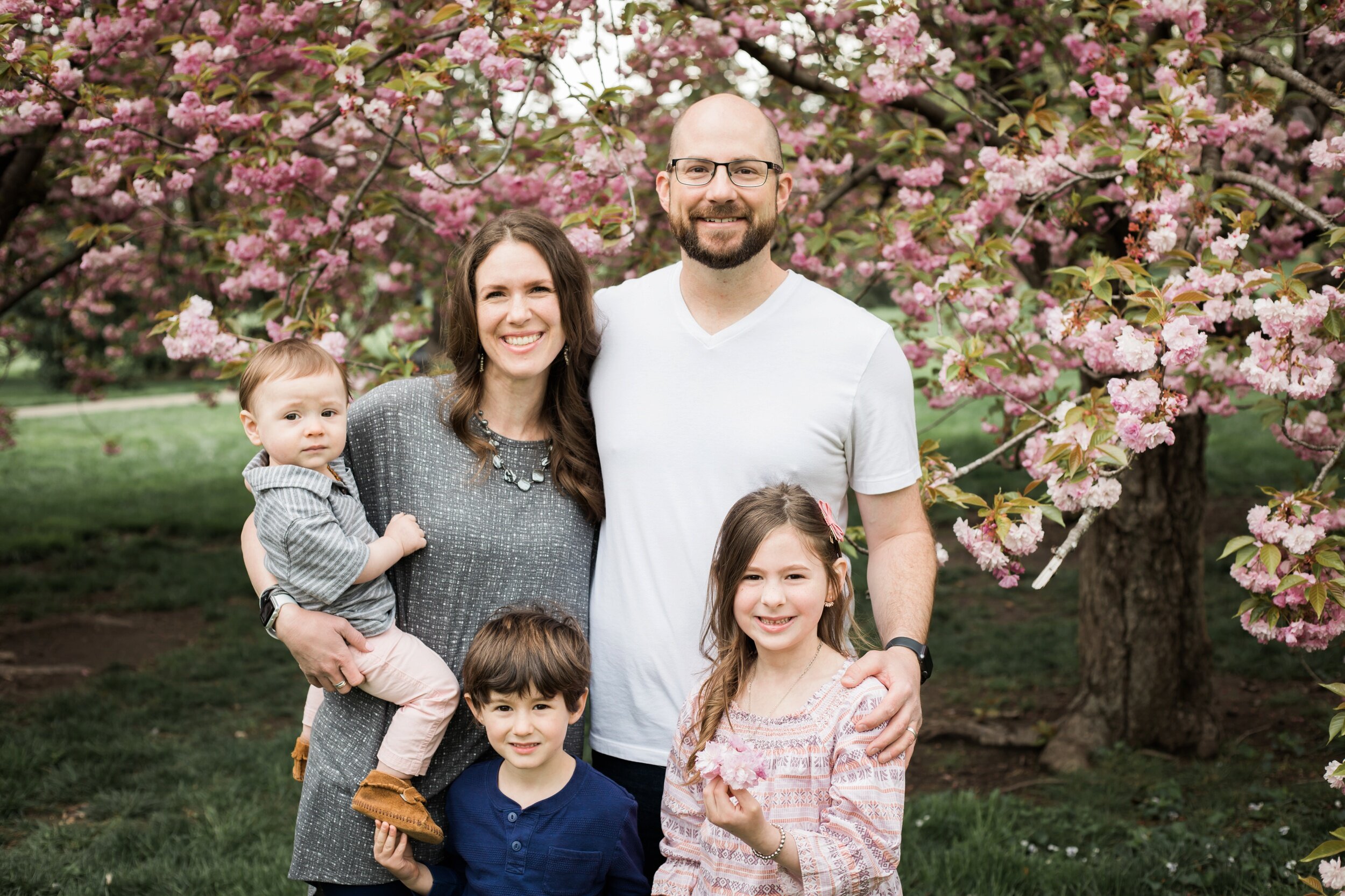 Spring Family Photos at Loose Park in Kansas City - 1