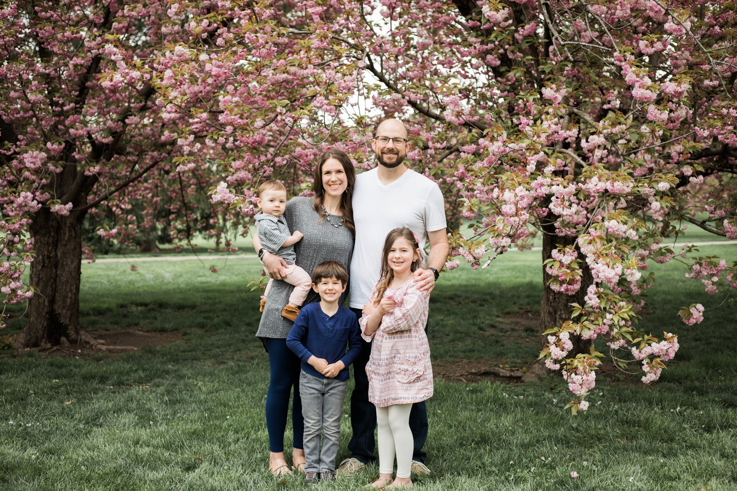 Spring Family Photos at Loose Park in Kansas City - 2