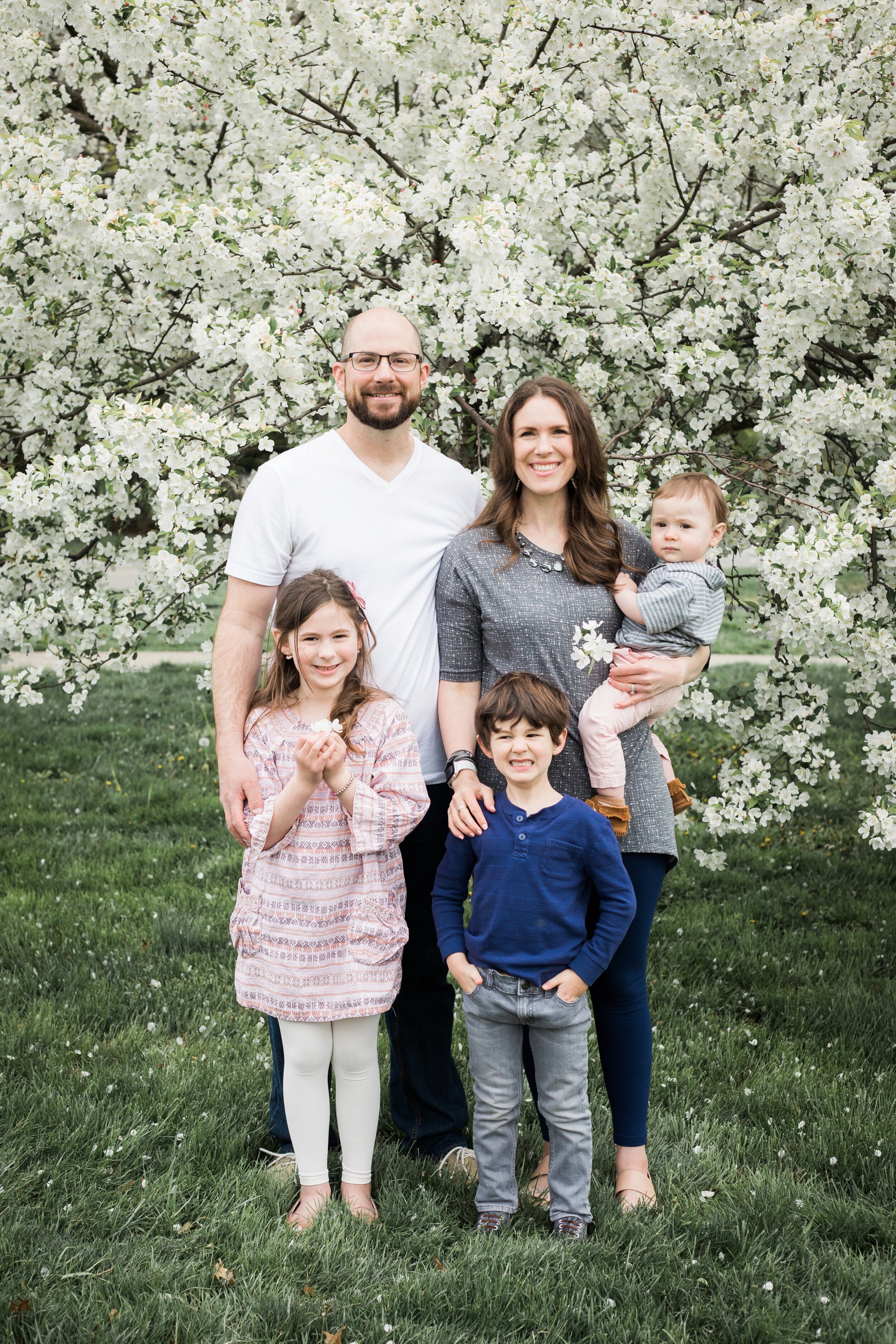 Spring Family Photos at Loose Park in Kansas City - 11