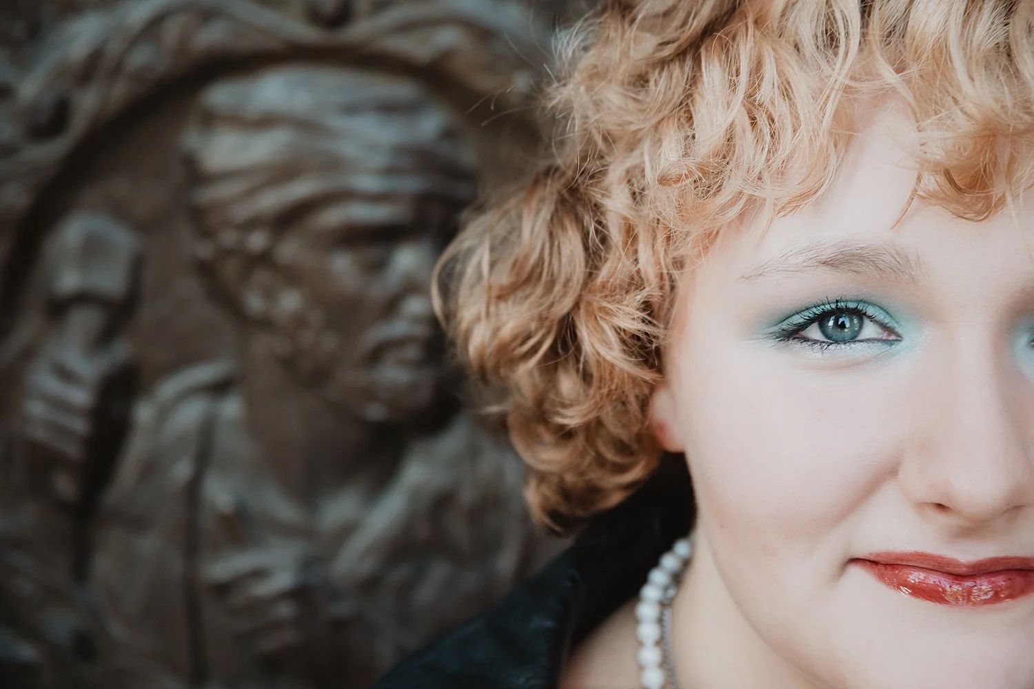 Senior photo session at Nelson Atkins Museum.