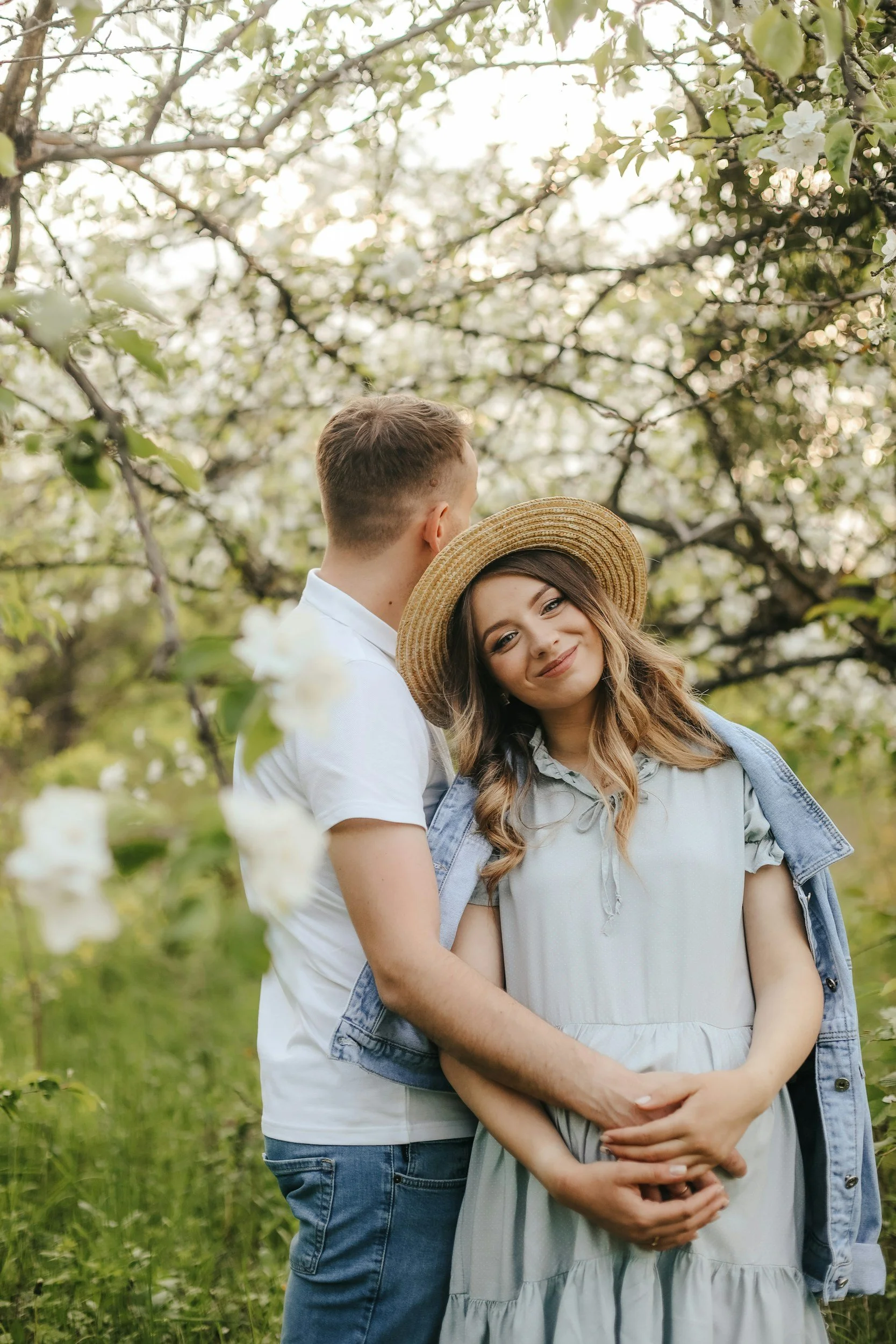 Couple embraces during spring mini session in Kansas City.