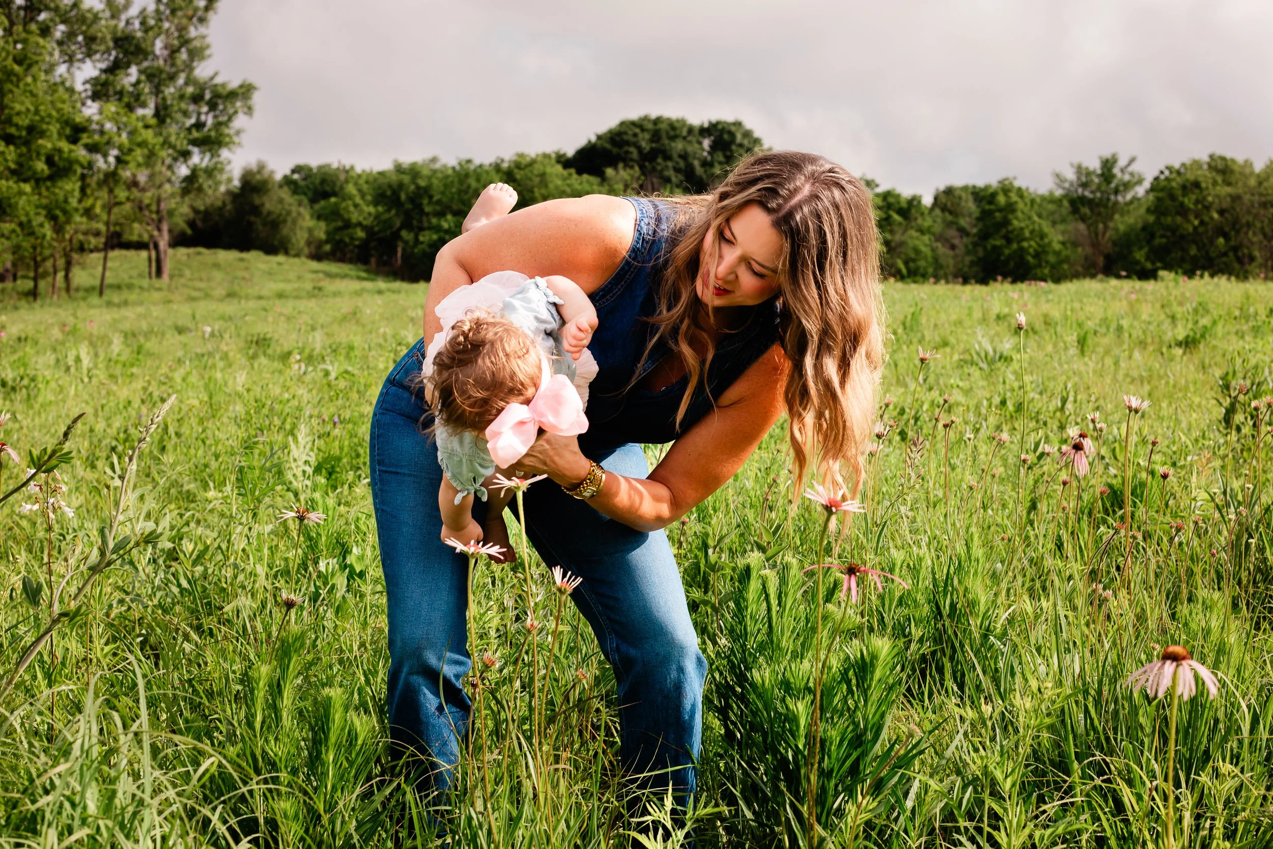 Wildflower Mini Sessions in Shawnee Mission | Family Photographer in Kansas City
