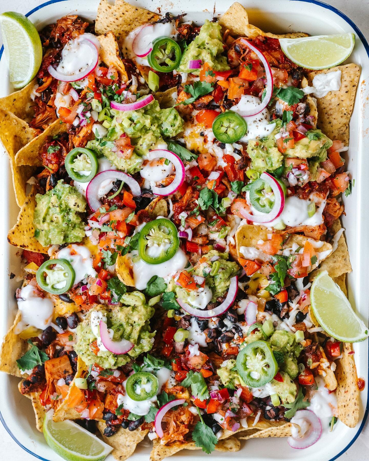 NEW RECIPE 🥑 tray bake vegan nachos! with chipotle jackfruit, fresh salsa and cheats sour cream. Designed for sharing with friends, full free recipe is on my blog, link in bio or head to:
www.elsaswholesomelife.com

#nachos #veganrecipes #veganfood 