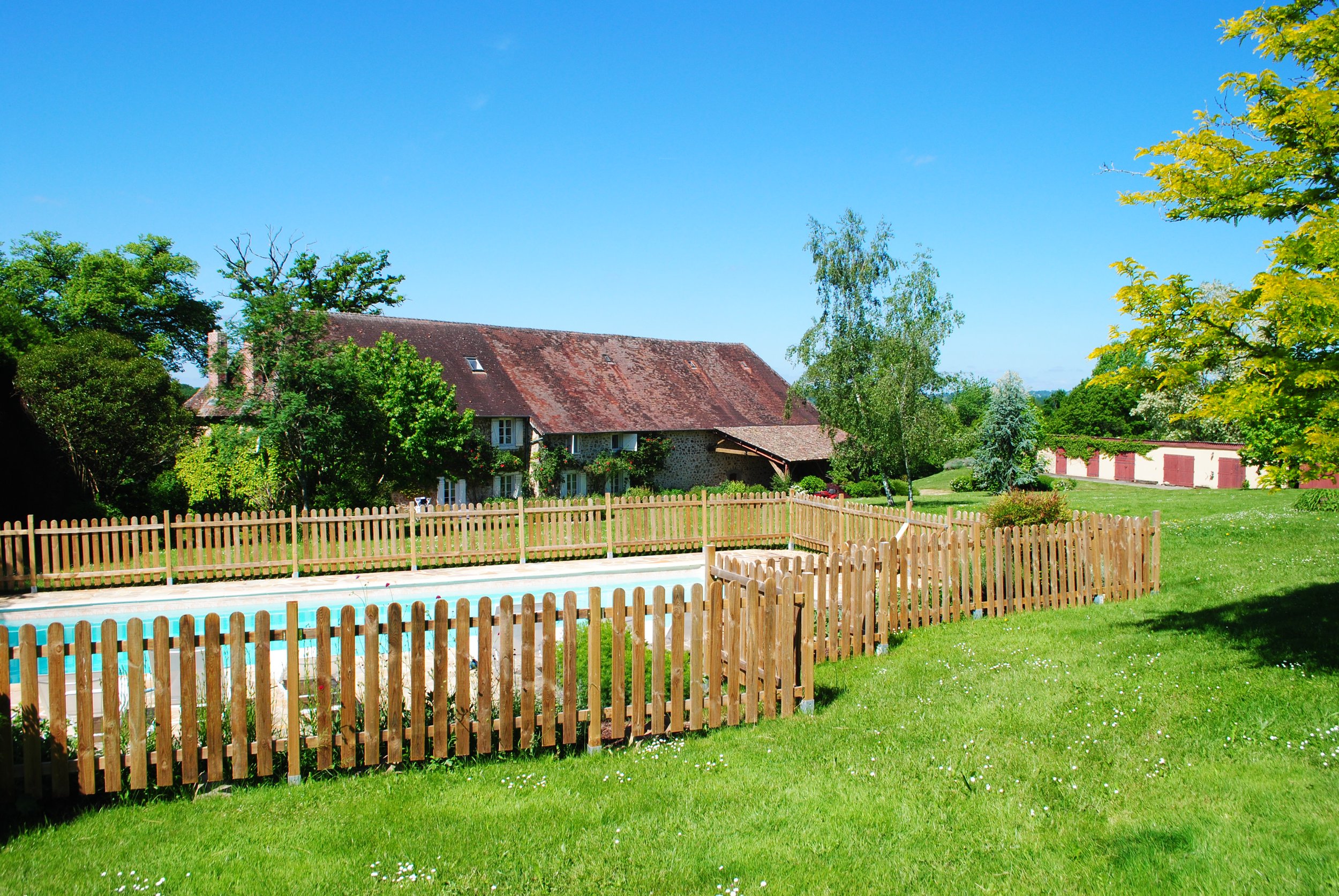 View of pool and house, credit Clio Wood.JPG