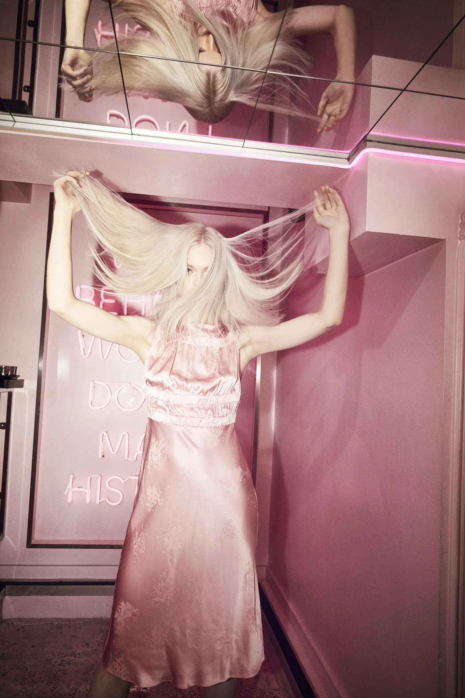 PINK-LONDON-fashion-photographer-photography-shoot-tonight-josephine2Z5A3743-f2-1484x2226.jpg