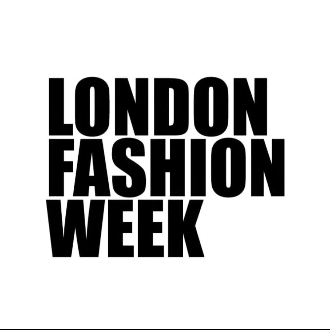 On my way...
#LFW
@kanikagoyallabel 
@fashionscout