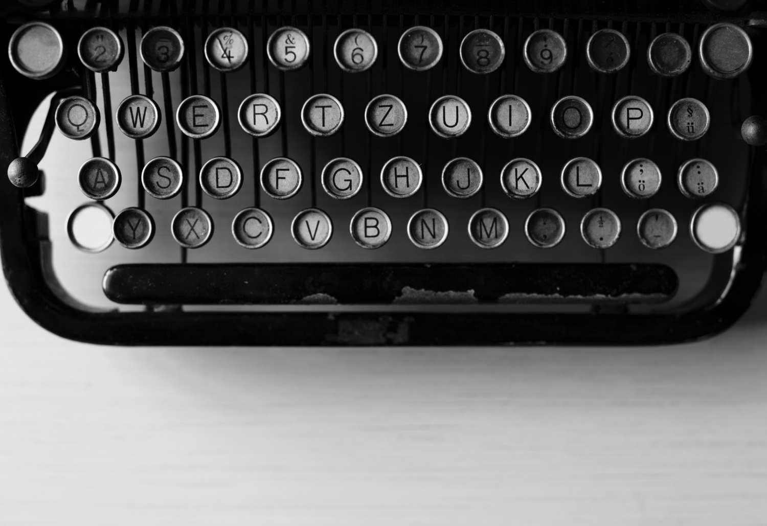 alphabets-desk-device-951232.jpg