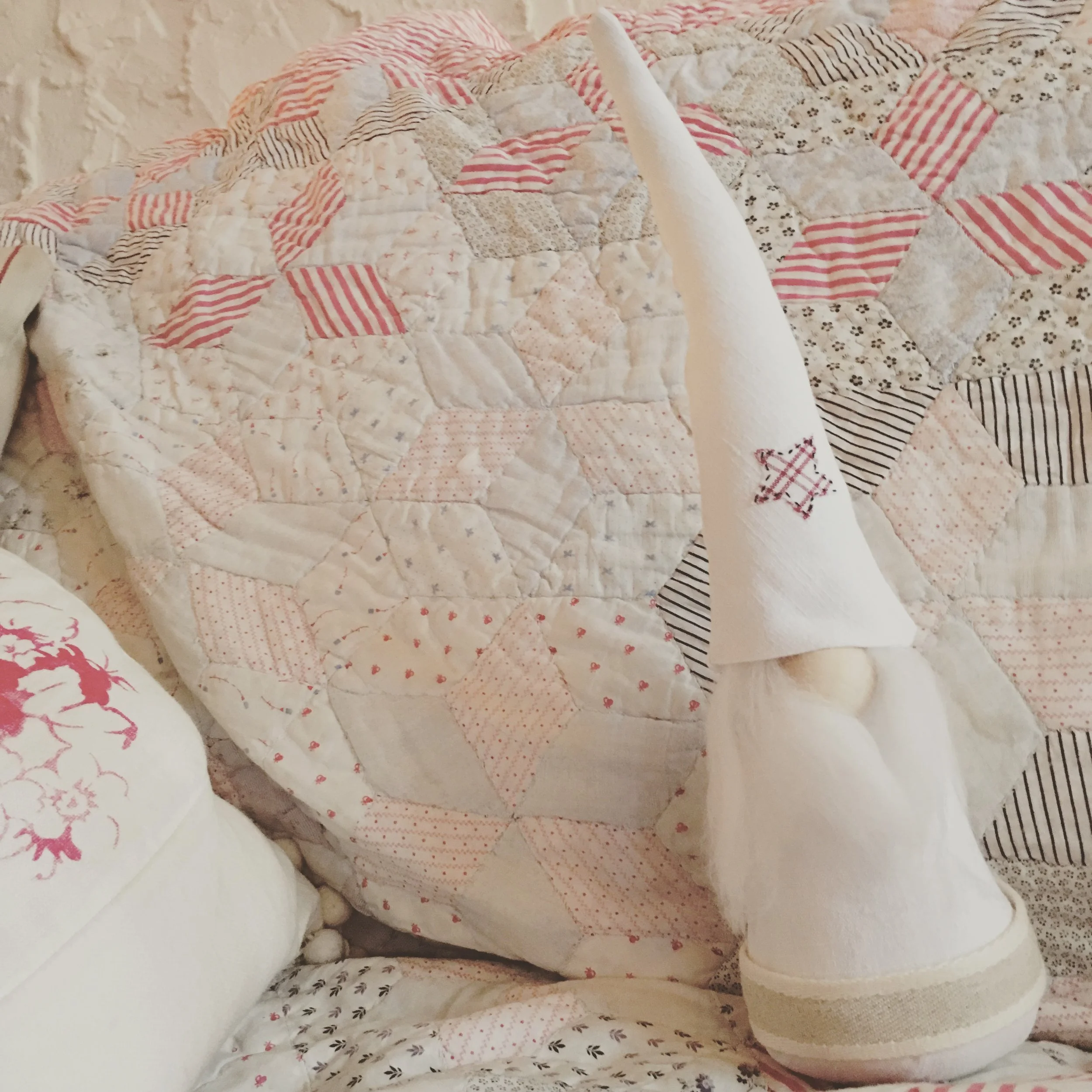 Little scandi-style gnomes, handmade from antique linen. Small army coming to the brocante.