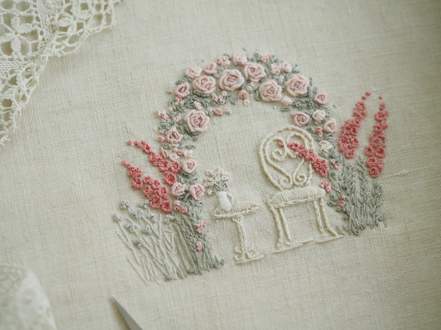Get Your Hands on the best Stitch Book - Cahier de Broderie FRENCH
