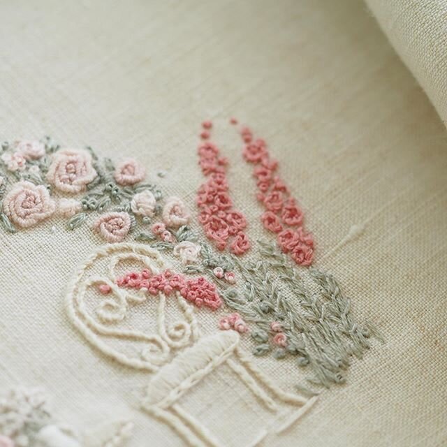 My stitched interpretation of a hollyhock, one of my favourite summer flowers. Beautiful Solitude embroidery kit, available online under the Haven tab.

#thestitchery #embroiderykits #summerstitching #handembroidery #antiquelinen