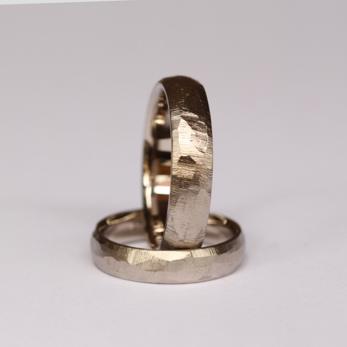 Facetten gefräst. 585 Weißgold.