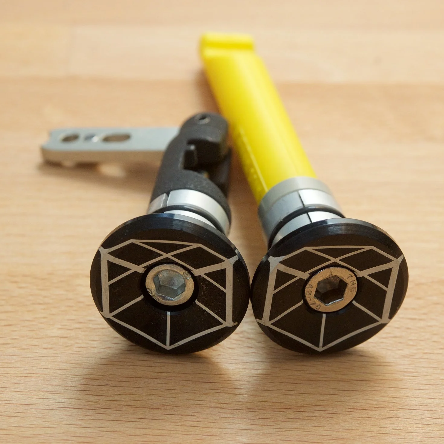 barcap w lever 2.jpg