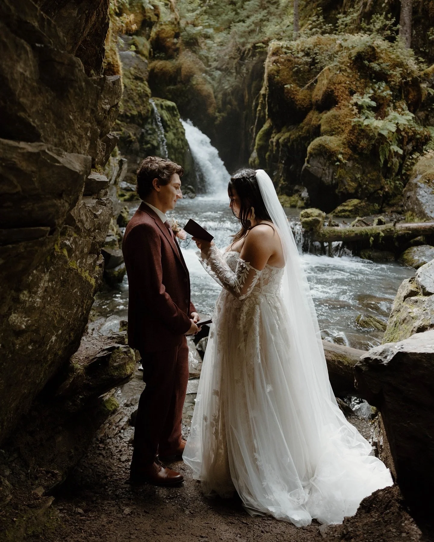 Nic &amp; Sarah ✨

I&rsquo;m coming back from a much-needed social media break, and I&rsquo;m so stoked to share more wedding and portrait sessions from this season! Here are some highlights from Nic &amp; Sarah&rsquo;s autumn wedding &mdash; from th