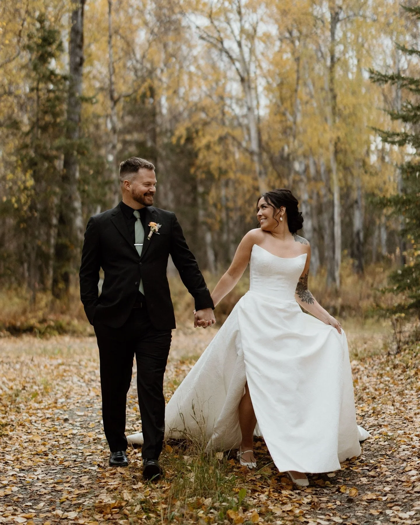 Adrian &amp; Kaitlyn ✨

Photography: @sarah.french.photo
Venue: @atthebarn_
Florals: @cedarsfloralwholesale and @ellenivers
Gown: @bateaubridalboutique
Shoes: @reformation
His Ring: @thorum&nbsp;
Her Ring: @rarecarat
Hair: @olhakorol_hair
Makeup: @ki
