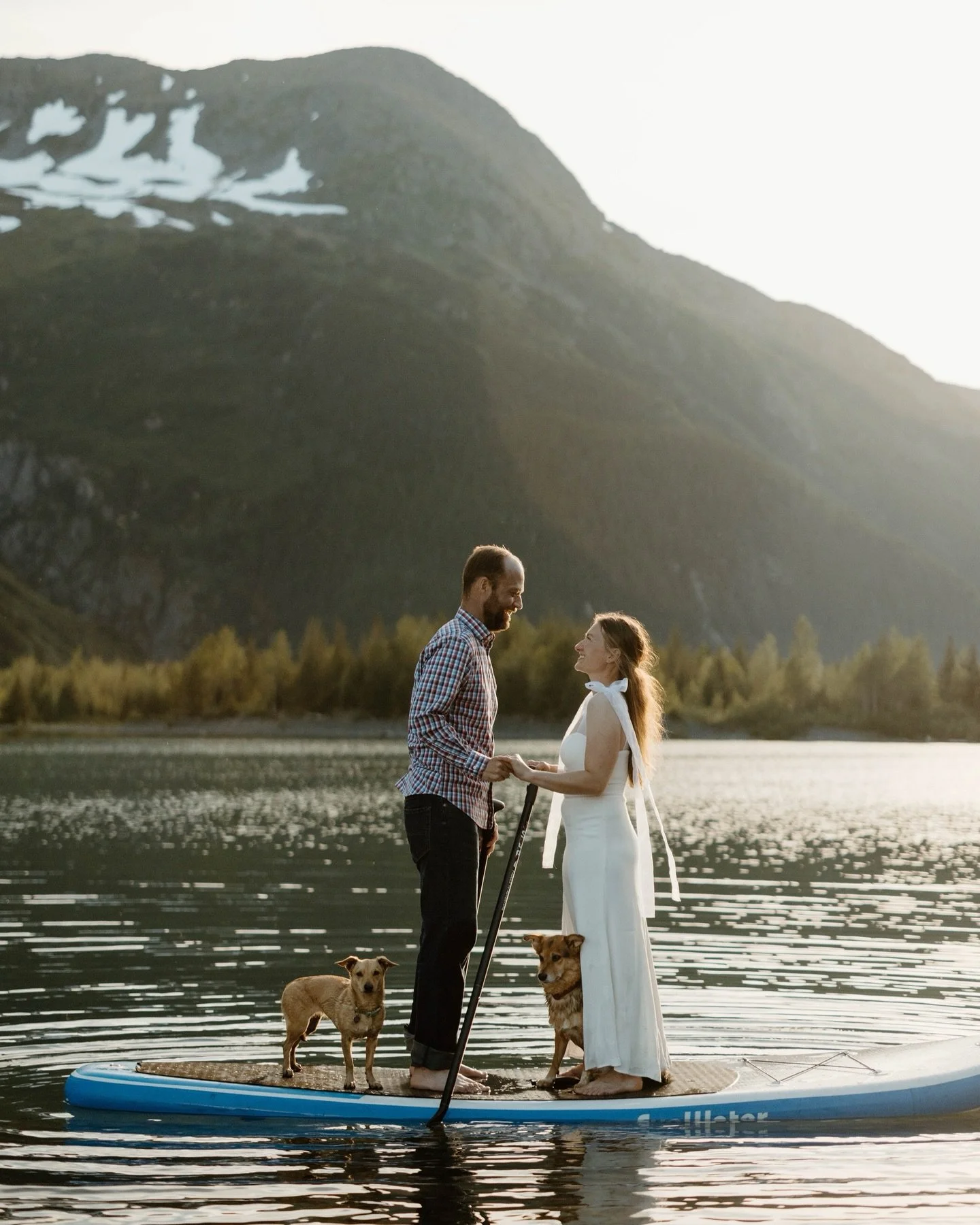 &hellip; Summer sessions at a mountain lake just hit different &mdash; especially with the sweetest couple, their pups, and a stand-up paddle board in tow. They asked if they could snap a few photos with it since it&rsquo;s one of their favorite thin
