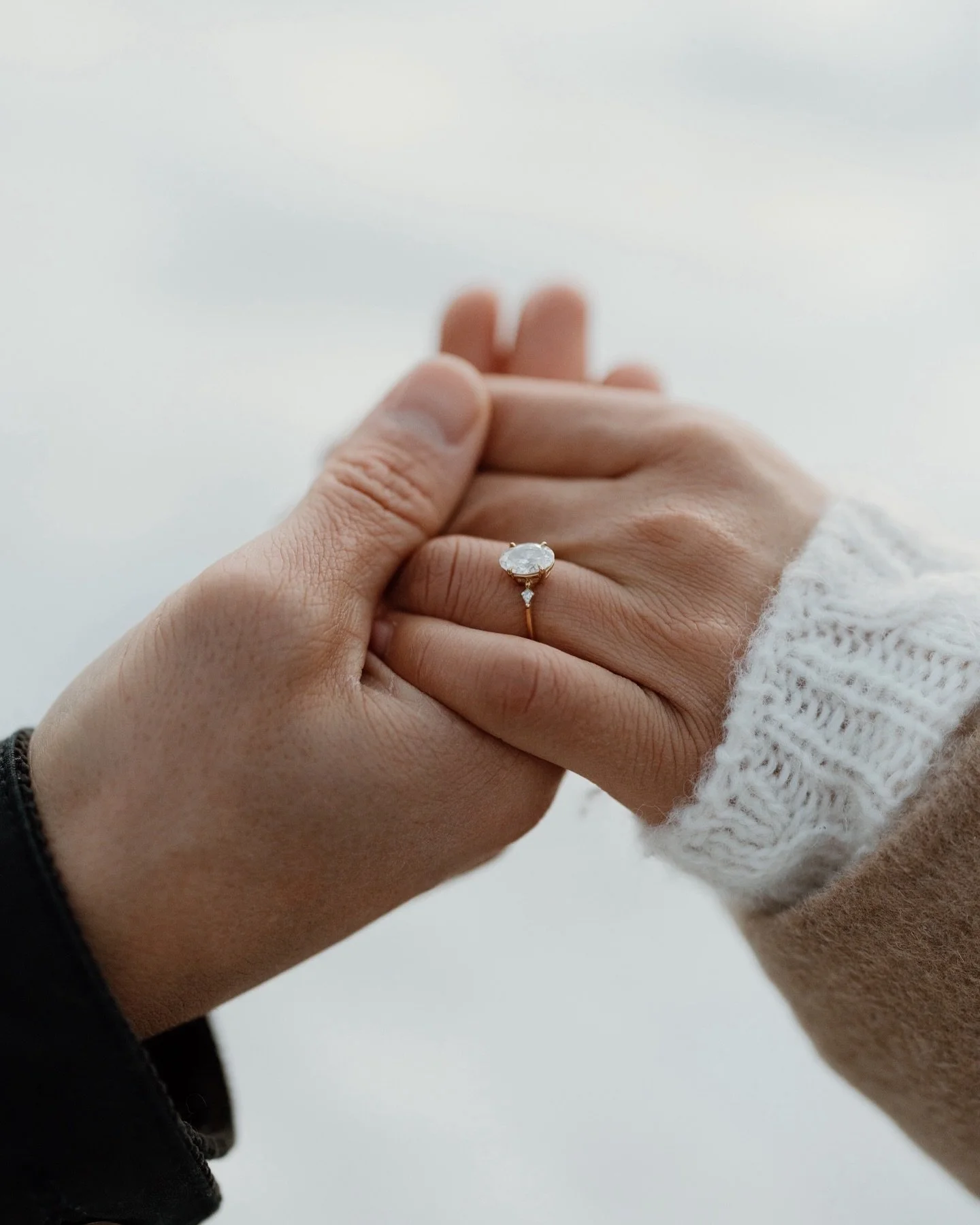Just gonna share some photos from this beautiful couple&rsquo;s winter engagement session at Beluga Point. No fancy caption. No AI. Just getting work out there for people to feel the love and feel inspired ✨

IYKYK

[keywords]
Alaska elopement photog