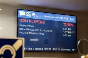 WGN 9 -- Dean’s Weekender: Blink-182, Luke Combs and more