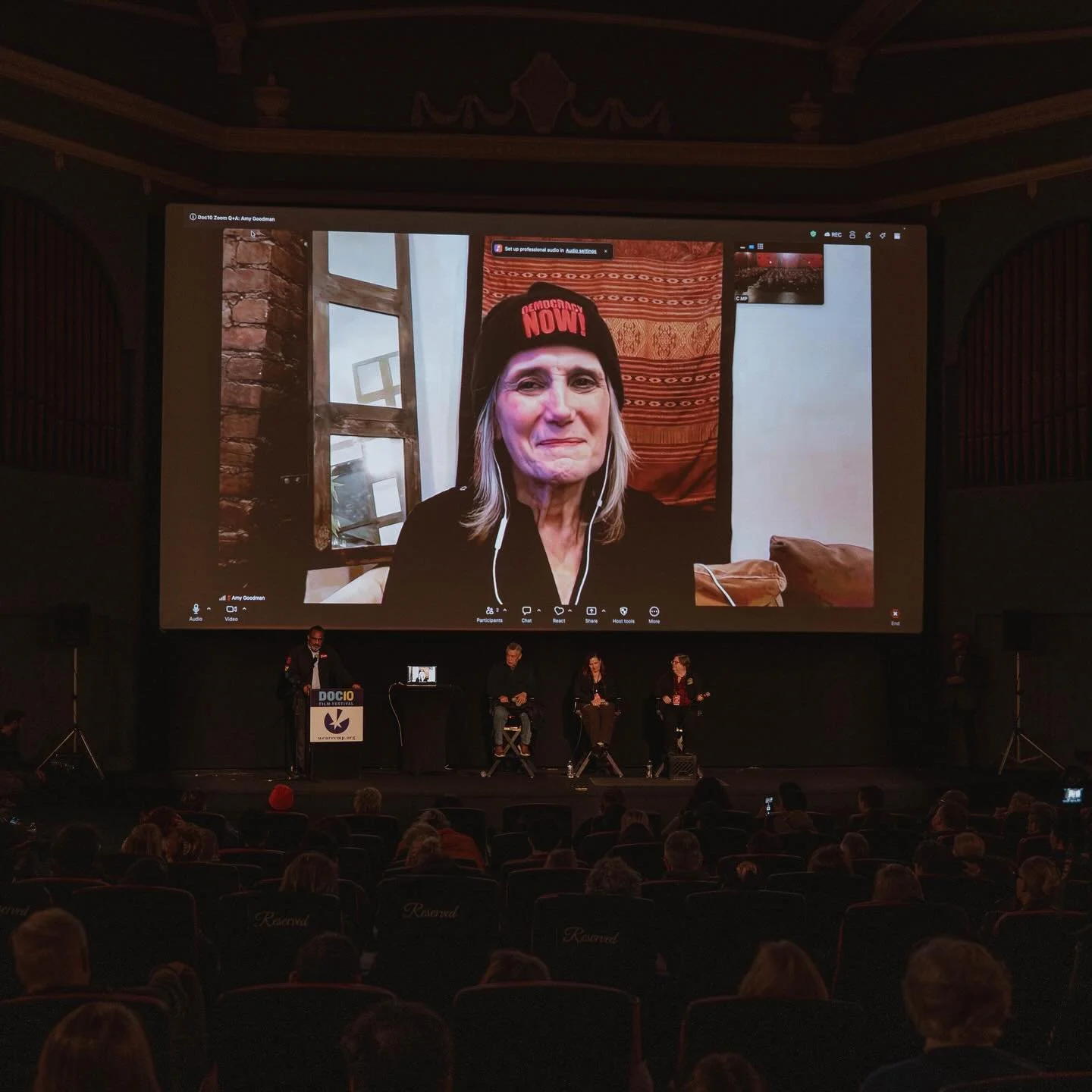 Last night we had a screening of STEAL THIS STORY, PLEASE! followed by a powerful Q&amp;A with Amy Goodman (over Zoom), Juan Gonz&aacute;lez, Tracy Baim, Daniel Ash, and director Tia Lessin.

📸 @veesanders