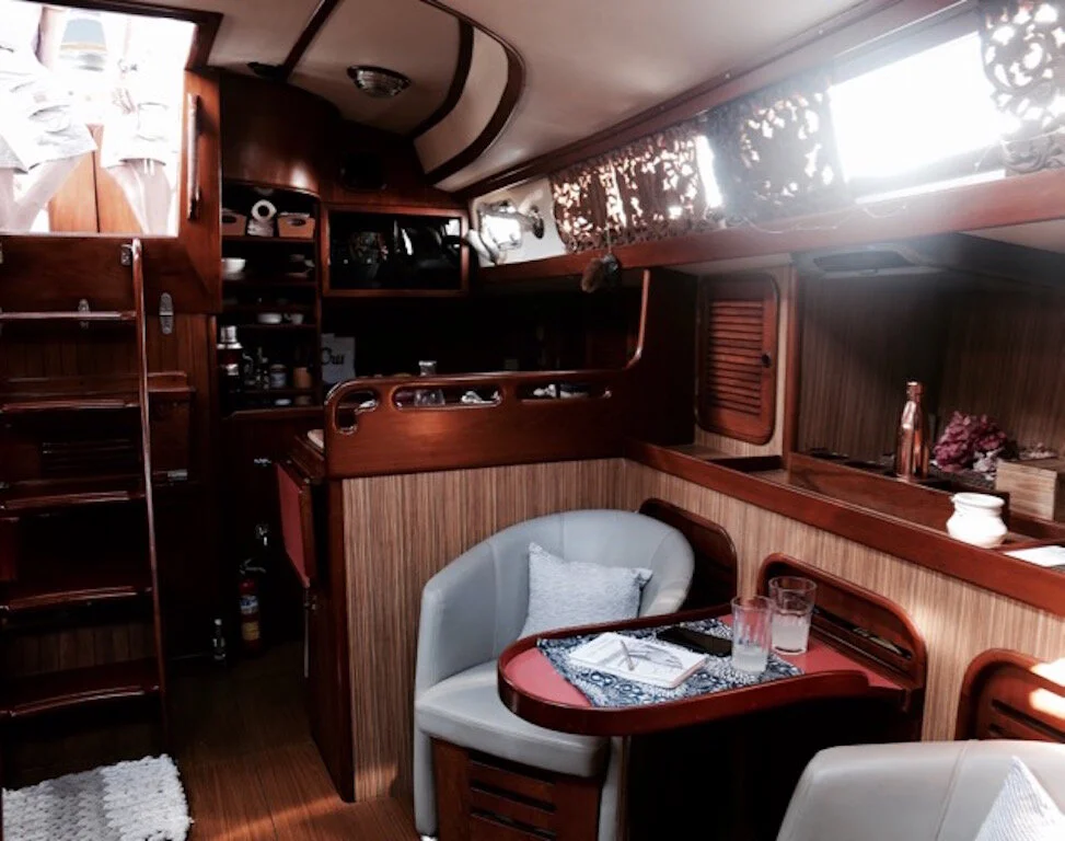 INTERIOR ON TAYANA 5R