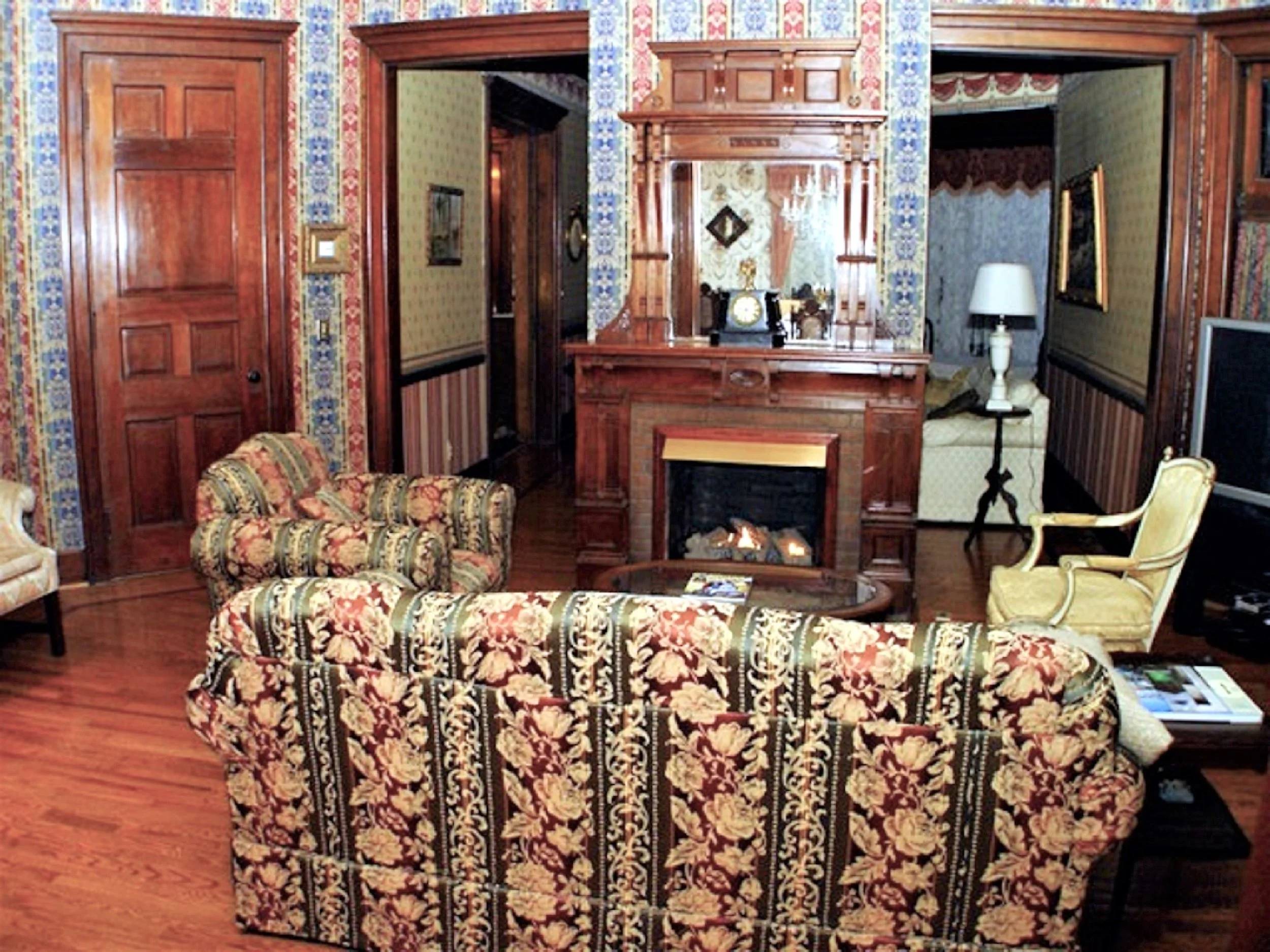 Guest parlor and meeting room