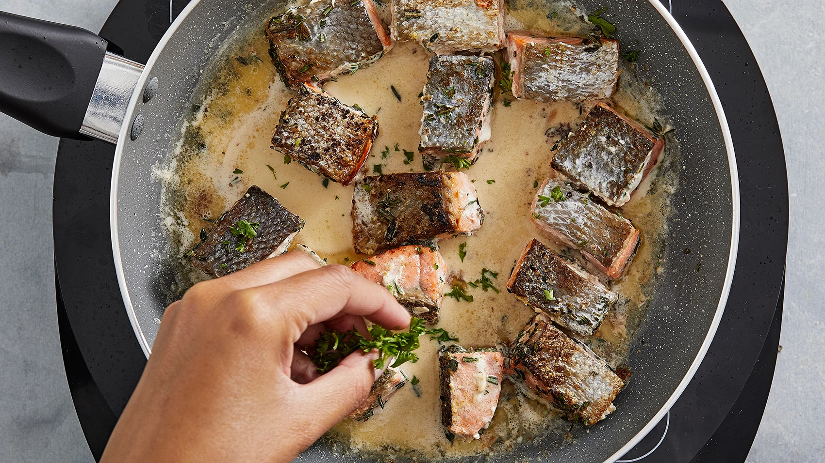 v-dinmin-herbedsalmon_032leadweb.jpg