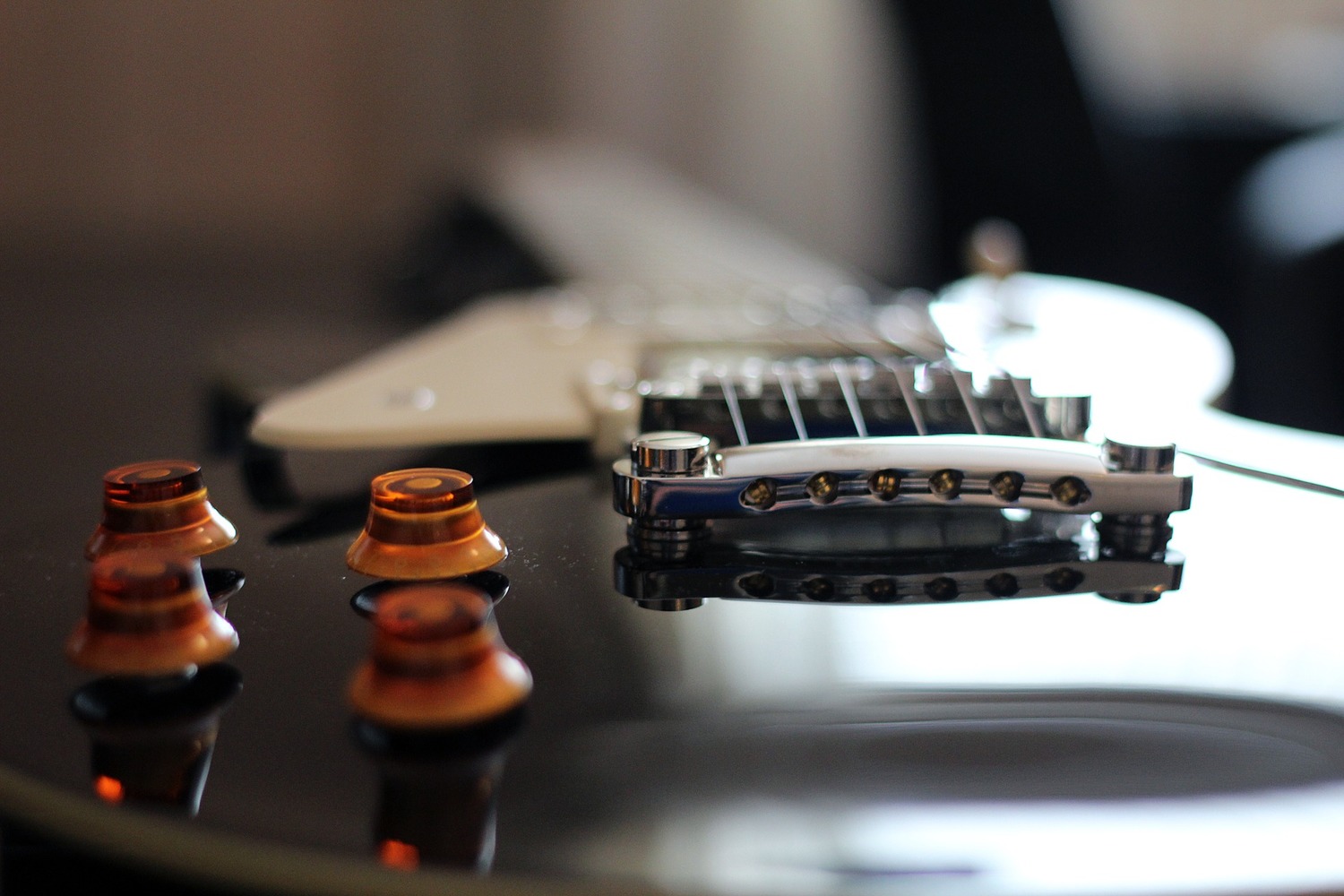 Guitar Maintenance: How To Fix Loose Tuners