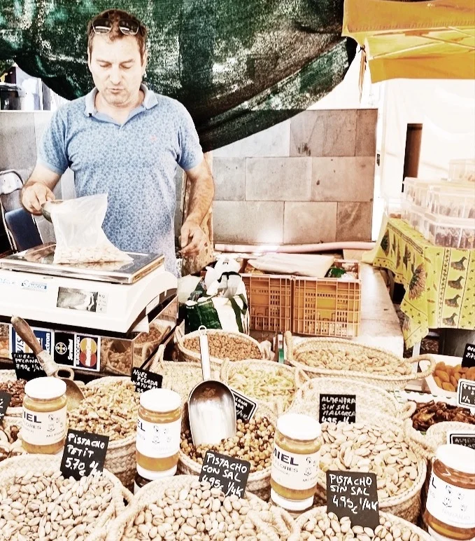 2+MarketParadoxplastic_Sardinia.jpg