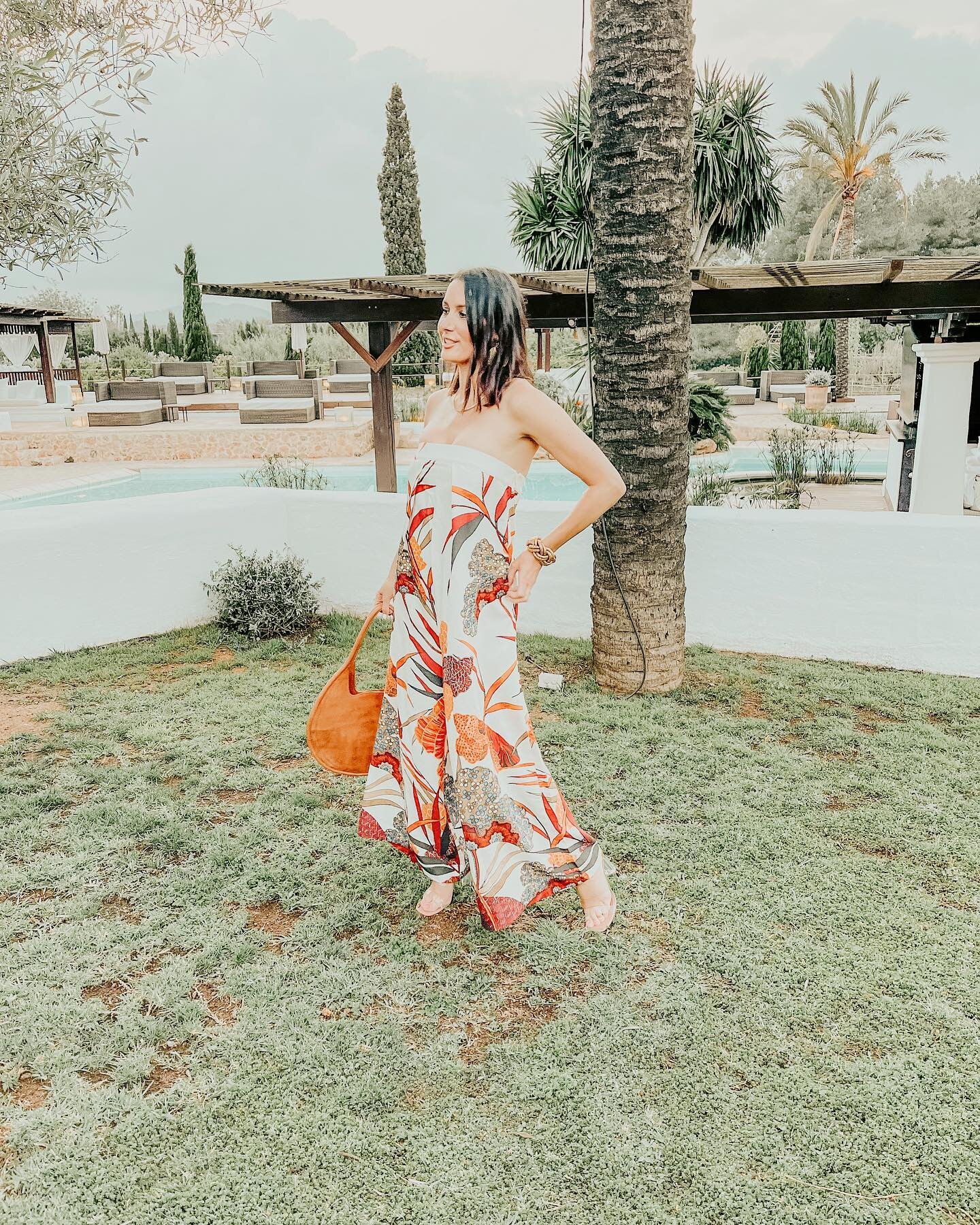 I&rsquo;m going to be living in this jumpsuit all summer! It has that 70&rsquo;s boho feel which I love and best of all it covers all the bits (you know what I&rsquo;m talking about ladies) and also has pockets! Totally obsessed! Jumpsuit, bag, earri