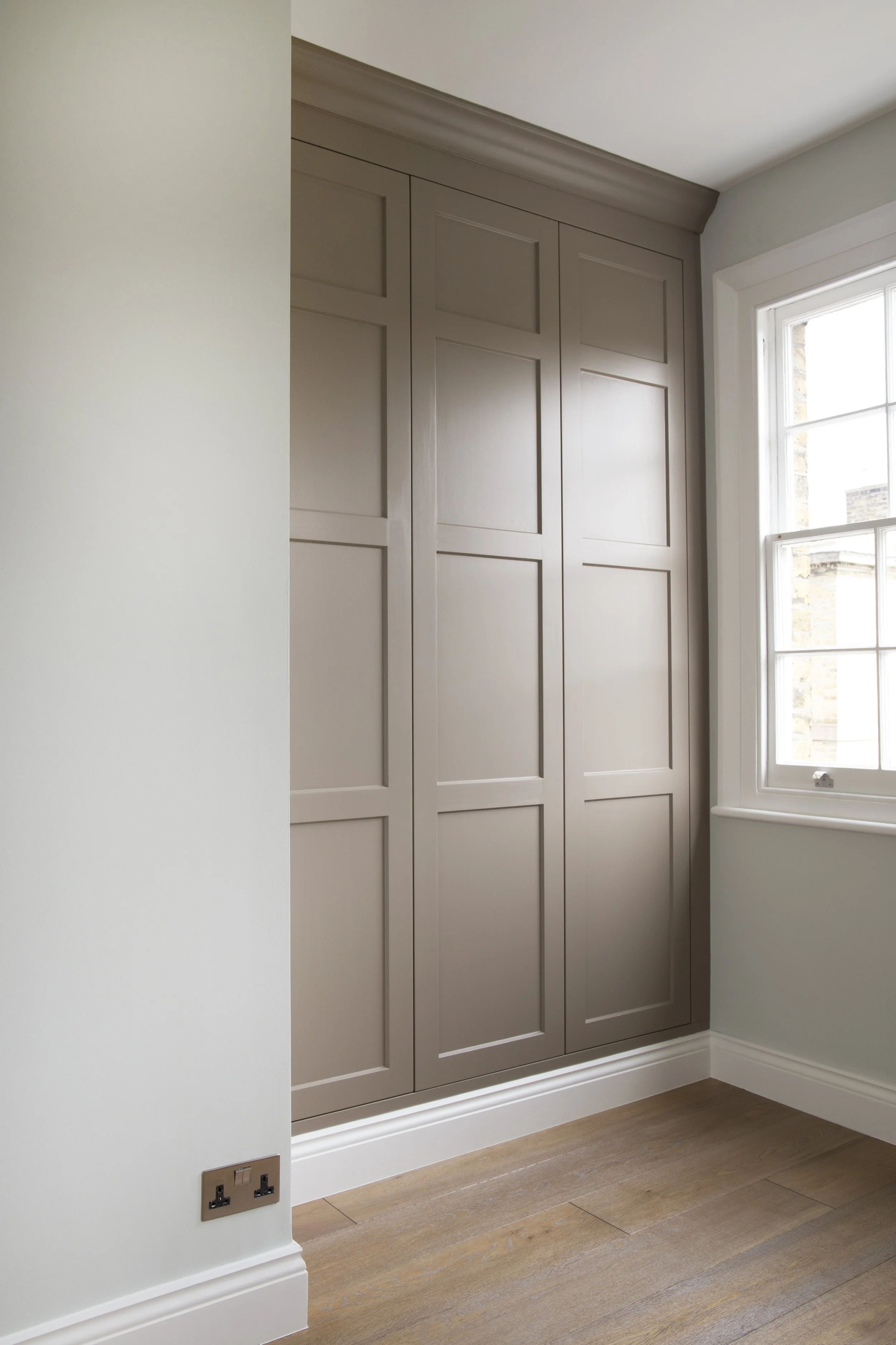 residential-refurbishment-Courtenay-Square-London_bespoke-wardrobes.jpg