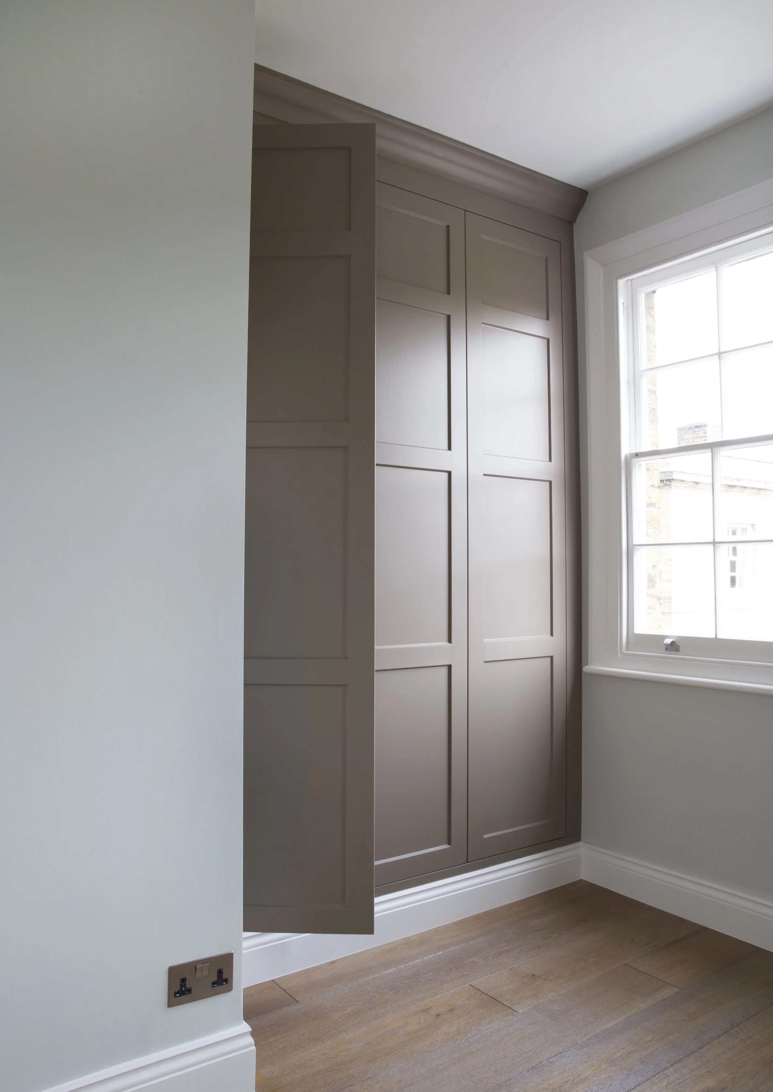 residential-refurbishment-Courtenay-Square-London_closet-joinery.jpg