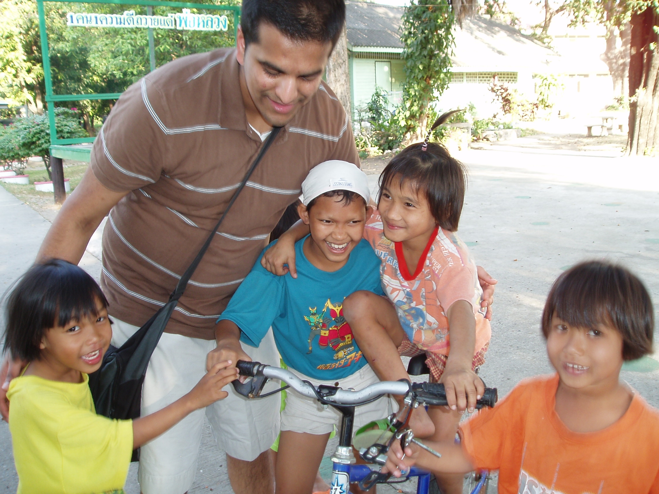 Neil & Saraburi on bike.JPG