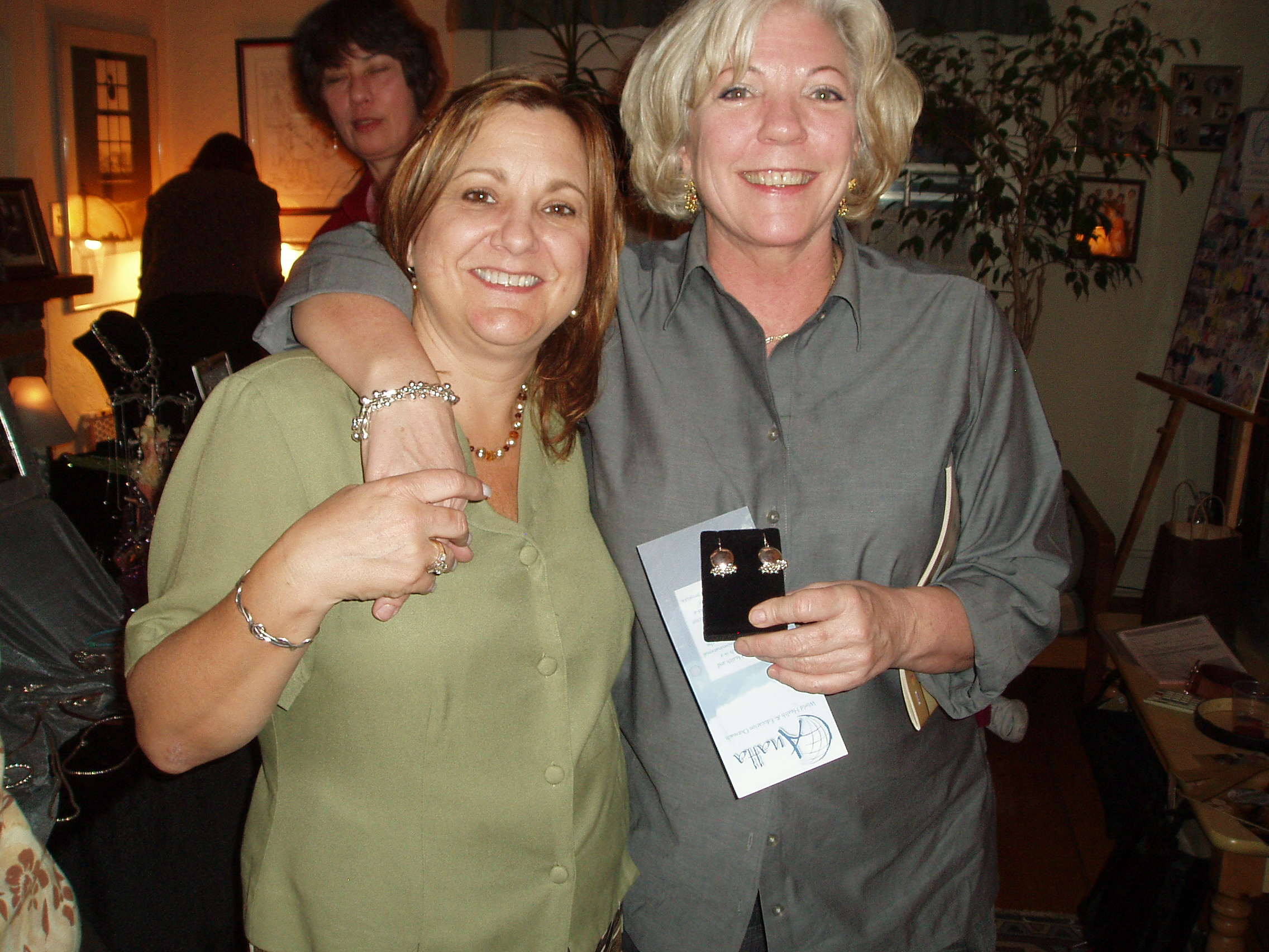 Linda & Jeannie 9:07.jpg