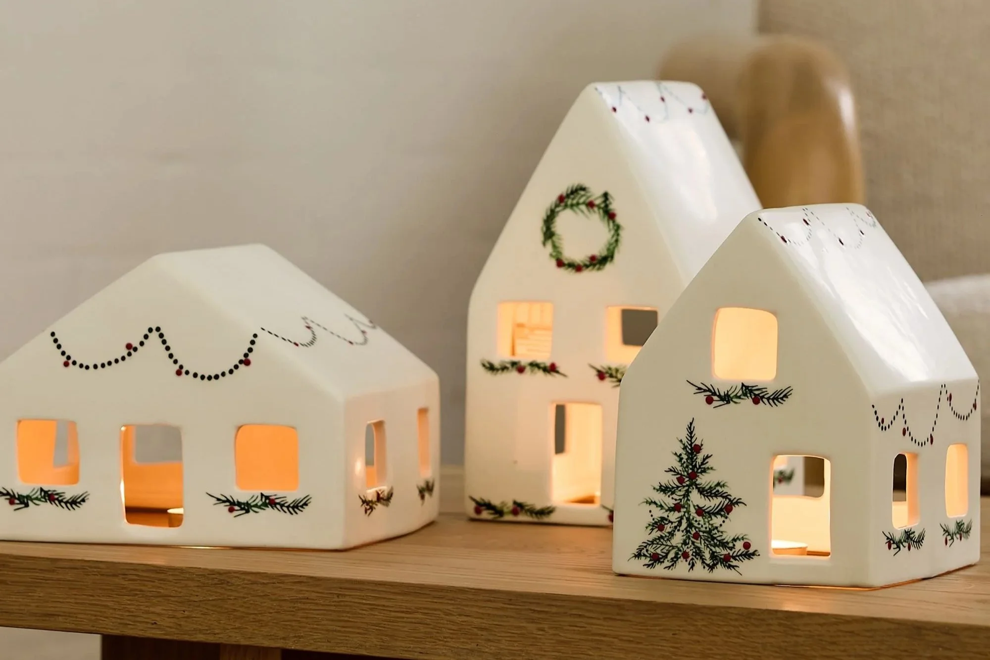 tannenbaum-ceramic-village-decor-1-xl.jpg
